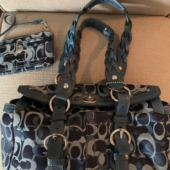 Coach top turn lock vintage
shoulder bag with wristlet matching - Picture 2 of 9